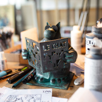 Bronze-II-le-Chat-au-journal